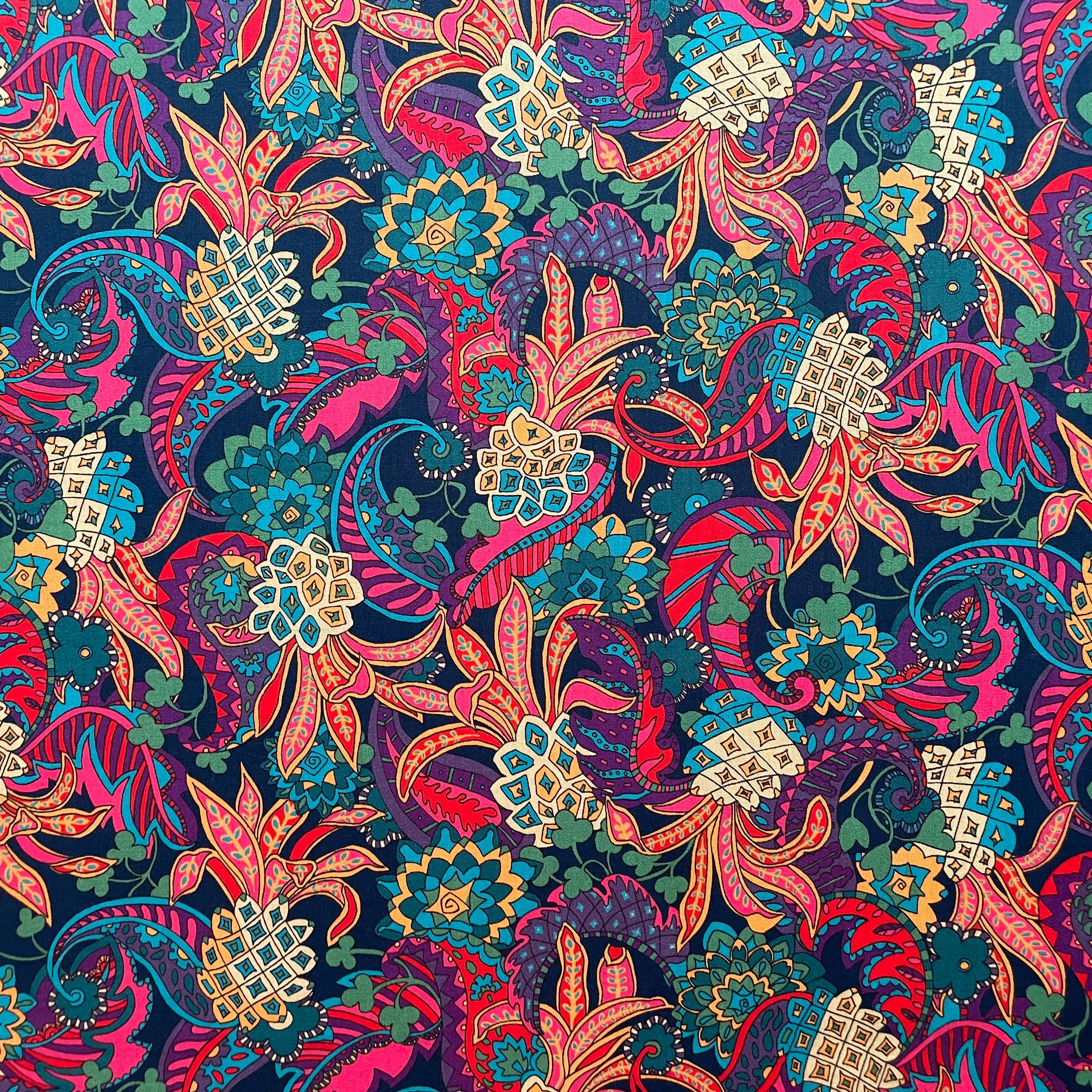 Liberty Fabrics パイナップルペイズリーBタナローンコットン – The Little World of Fabric